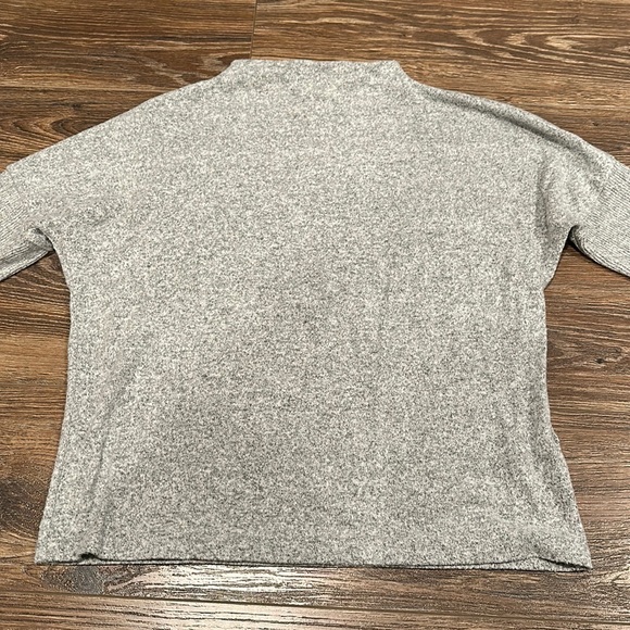 H&M gray sweater - Picture 1 of 4